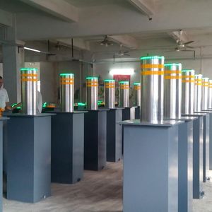 Automatic Stainless Rising Bollard with LED Warning Light for Factory Gate Government Street Outdoor Traffic Parking Road with Remote Control